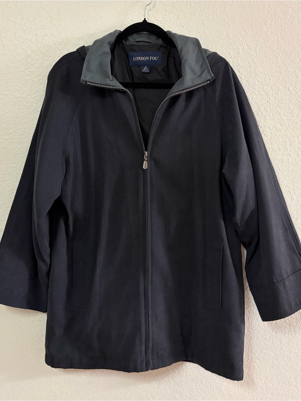 London Fog woman’s Black winter Raincoat jacket with Gray Contrast Collar size M
